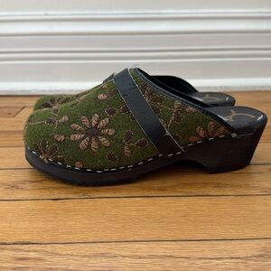 Cape Clogs Made in Sweden Size 37 Embroidery Wool Mule Green Boho Swedish Floral